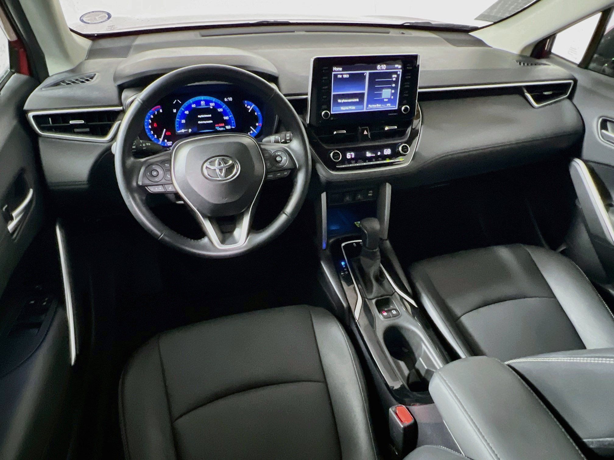 Used 2022 Toyota Corolla Cross XLE w/ Convenience Package FWD image 28