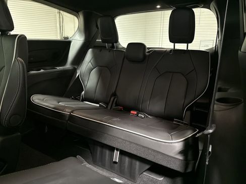 New 2026 Chrysler Pacifica Limited image 25