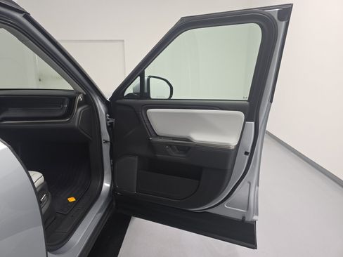 Used 2025 Rivian R1S Adventure AWD/4WD image 18