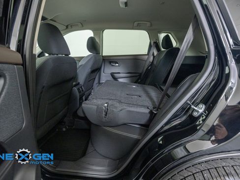 Used 2022 Nissan Rogue SV FWD image 26
