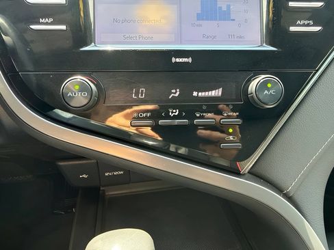 Used 2020 Toyota Camry SE FWD image 20