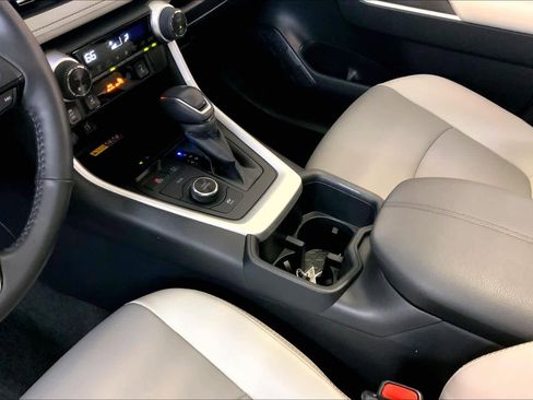 Used 2024 Toyota RAV4 XLE Premium image 17