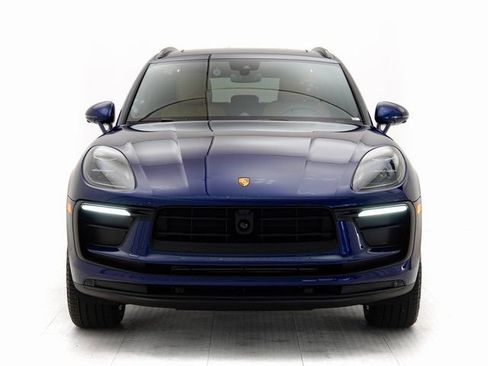 Certified 2025 Porsche Macan AWD/4WD image 29