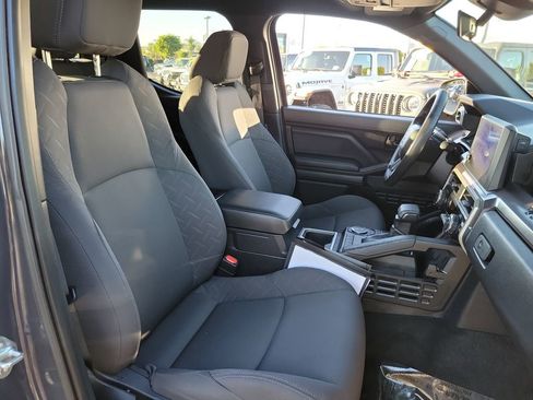Used 2025 Toyota Tacoma SR5 image 17