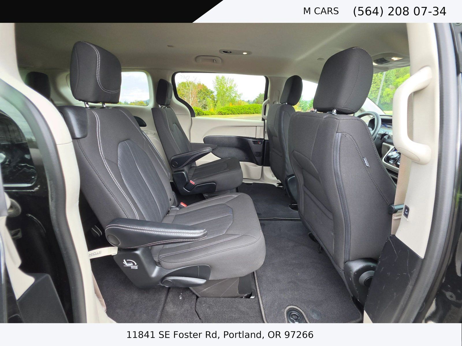 Used 2022 Chrysler Voyager LX FWD image 11