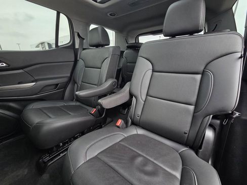 Used 2023 GMC Acadia SLT w/ Elevation Edition image 22