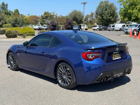 Used 2017 Toyota 86 RWD image 3