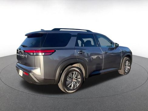 Used 2025 Nissan Pathfinder SV image 12