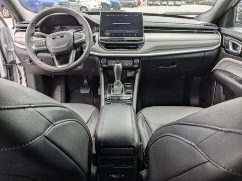 Used 2025 Jeep Compass Limited AWD/4WD image 4