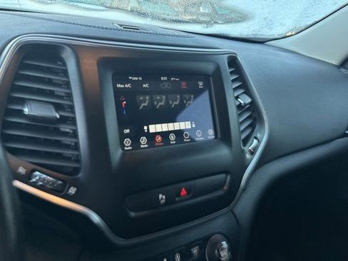 Used 2019 Jeep Cherokee Latitude Plus image 32