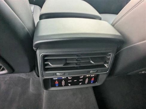 Used 2022 Audi Q8 Prestige image 18