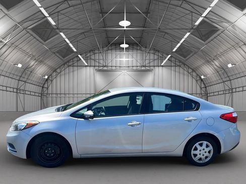 Used 2016 Kia Forte LX w/ LX Popular Package FWD image 2