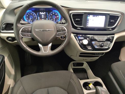 Used 2022 Chrysler Voyager LX FWD image 22