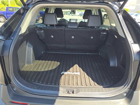 Used 2022 Toyota RAV4 XLE Premium image 29