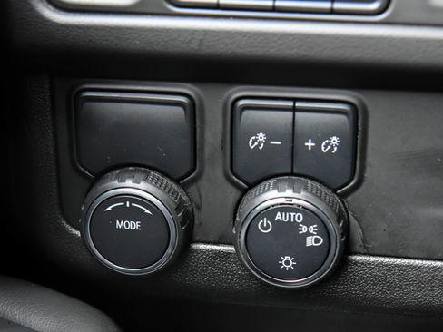 Used 2023 Chevrolet Suburban Premier image 36