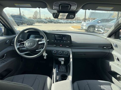 New 2026 Hyundai Elantra SE image 19