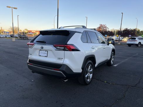Used 2019 Toyota RAV4 Limited image 6