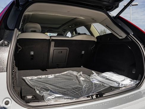 New 2026 Volvo XC60 B5 Ultra w/ Climate Package image 9