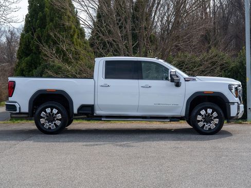 Used 2025 GMC Sierra 2500 Denali w/ Denali Reserve Package image 8