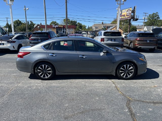 Used 2016 Nissan Altima 2.5 SL w/ 2.5 Technology w/LED Package FWD image 11