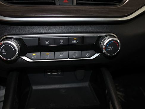 Used 2024 Nissan Altima 2.5 SV FWD image 43