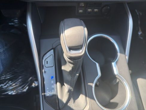 Used 2021 Toyota Highlander XLE image 19