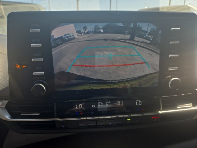 Used 2023 Toyota Sienna XLE FWD image 16