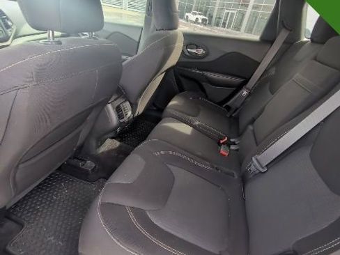 Used 2016 Jeep Cherokee Latitude w/ Cold Weather Group image 16