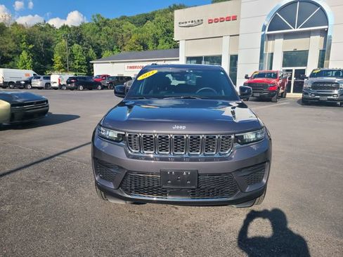 Used 2024 Jeep Grand Cherokee Laredo X w/ Luxury Tech Group I AWD/4WD image 9