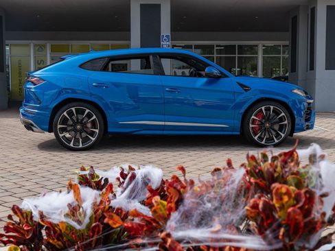 Used 2020 Lamborghini Urus image 25