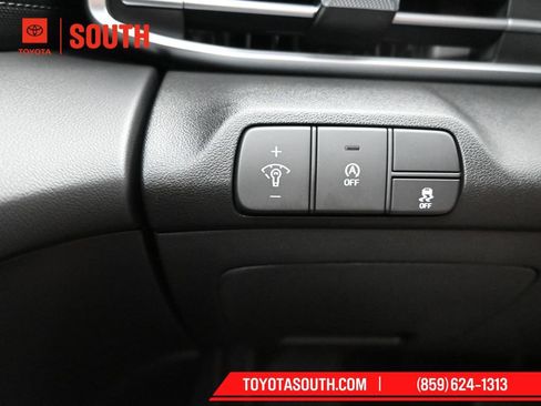 Used 2025 Hyundai Elantra SE FWD image 20