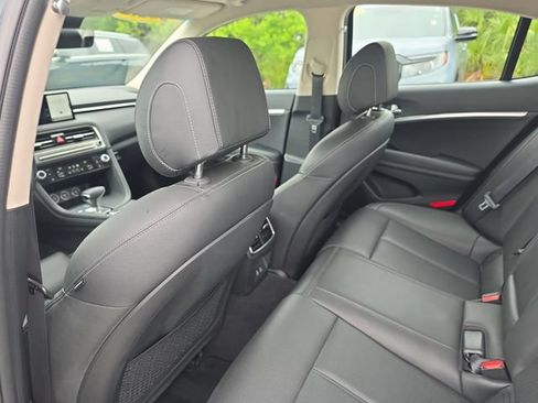 Used 2025 Genesis G70 2.5T RWD image 10