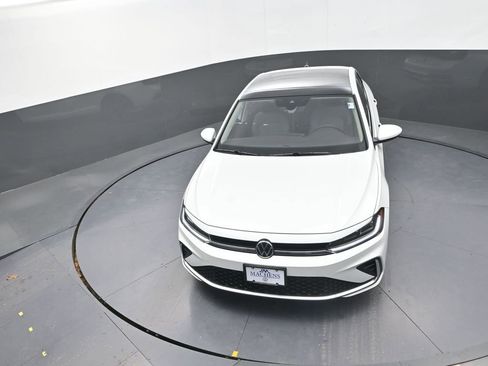 New 2026 Volkswagen Jetta SE FWD image 14