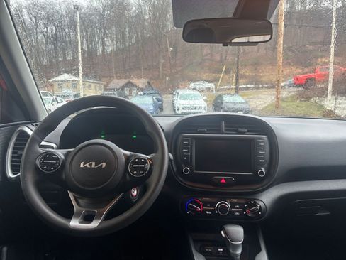 Used 2025 Kia Soul LX w/ LX Technology Package image 32