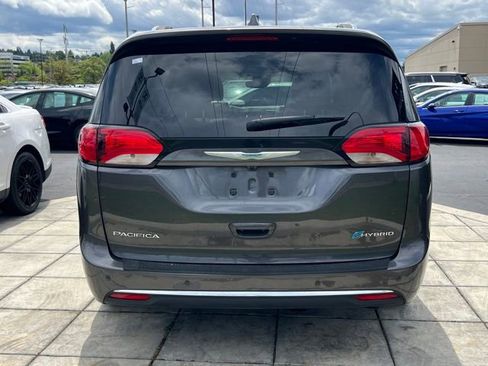 Used 2020 Chrysler Pacifica Limited w/ Advanced Safetytec Group FWD image 7