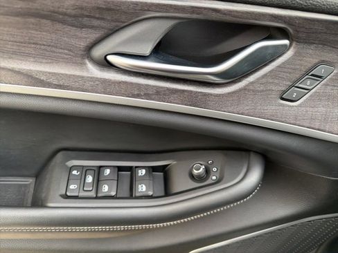 Used 2022 Jeep Grand Cherokee L Limited image 28