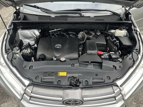 Used 2018 Toyota Highlander XLE image 15