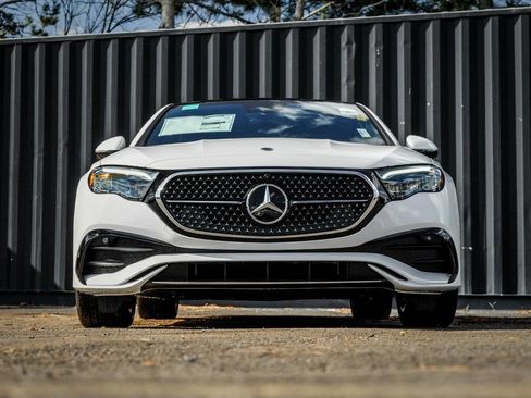 Used 2026 Mercedes-Benz E 350 4MATIC Sedan image 5
