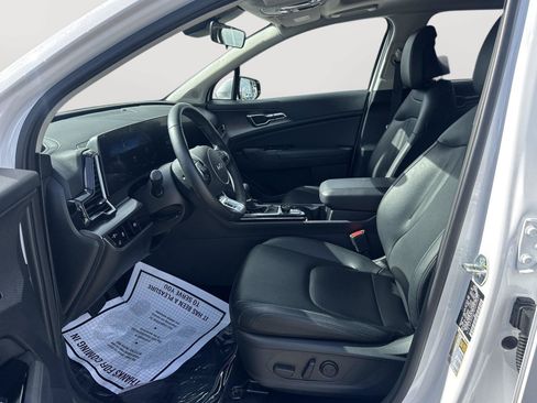 Used 2025 Kia Sportage SX FWD image 8