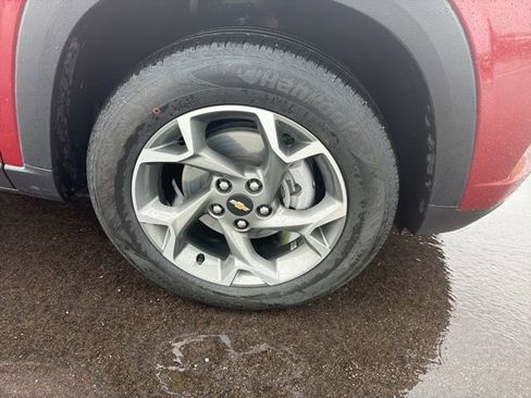 Used 2024 Chevrolet Trax LT w/ LT Convenience Package image 4
