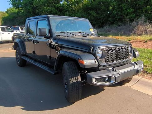 Used 2024 Jeep Gladiator Sport AWD/4WD image 6