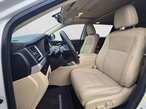 Used 2014 Toyota Highlander Limited FWD image 14