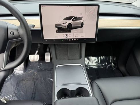 Used 2023 Tesla Model Y Performance AWD/4WD image 18