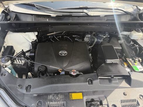 Used 2019 Toyota Highlander Limited Platinum FWD image 28
