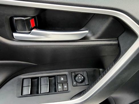 Used 2023 Toyota RAV4 AWD Hybrid image 23
