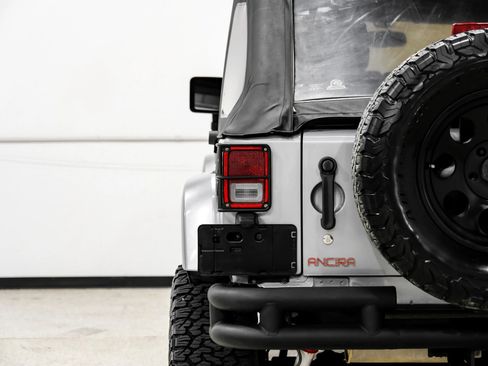 Used 2013 Jeep Wrangler Unlimited Sahara w/ Connectivity Group AWD/4WD image 45