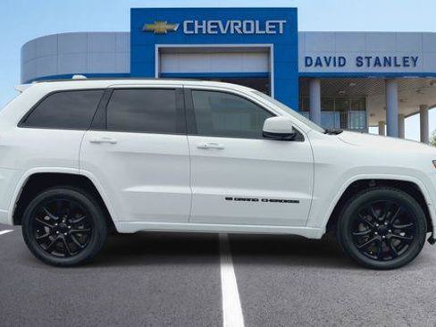 Used 2022 Jeep Grand Cherokee Laredo X RWD image 9