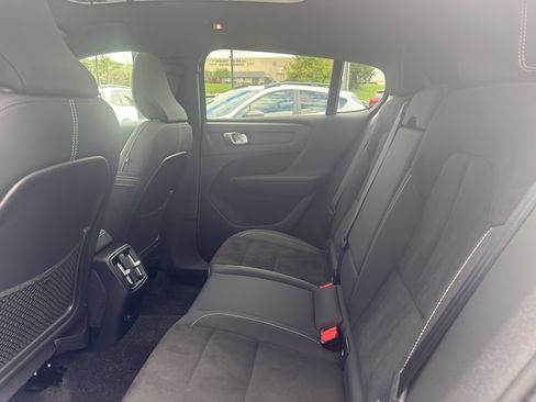 Used 2023 Volvo C40 P8 Recharge Plus AWD/4WD image 10