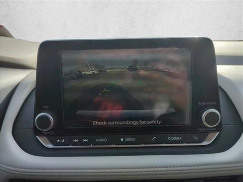 Certified 2025 Nissan Rogue SV image 14