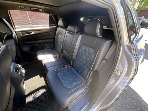 Certified 2024 Volkswagen Atlas Cross Sport SEL Premium R-Line AWD/4WD image 25